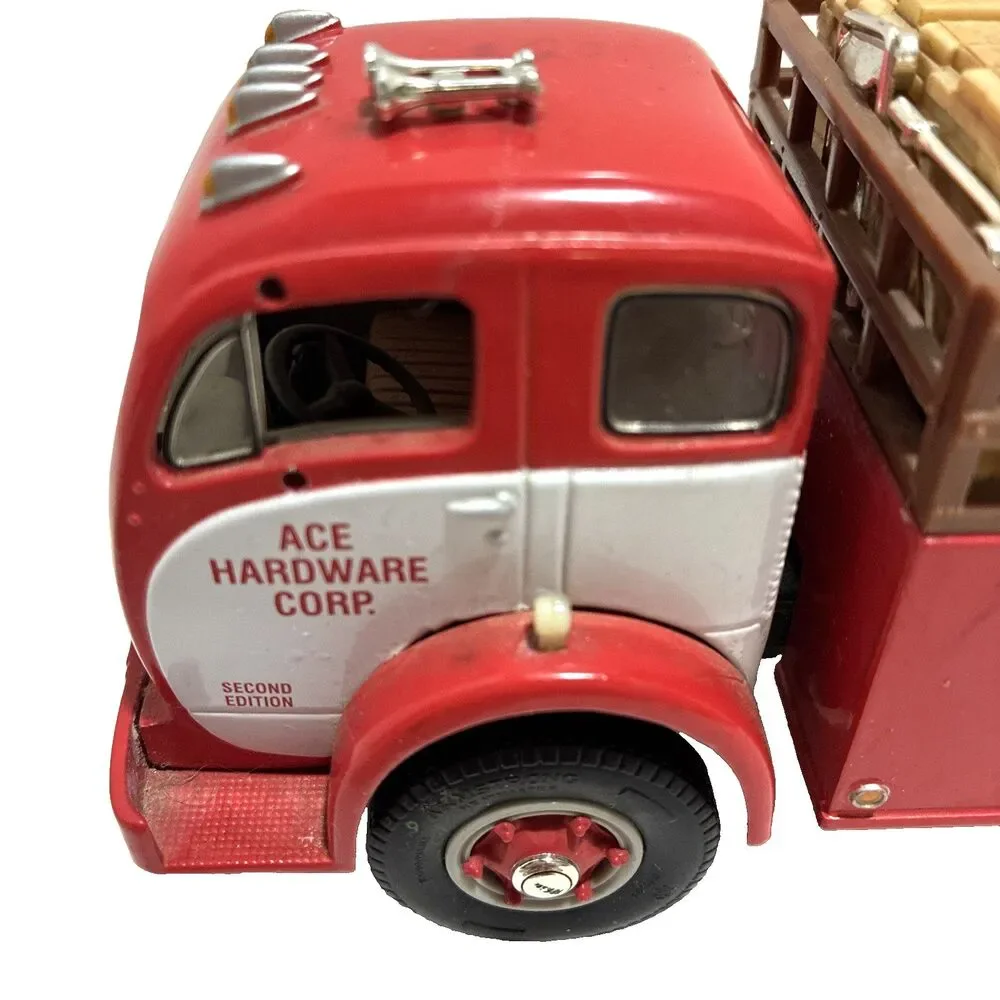 VTG 1ST Gear Ace Hardware 1953 White 3000 Stake Body with lumber 1:34 scale 1996